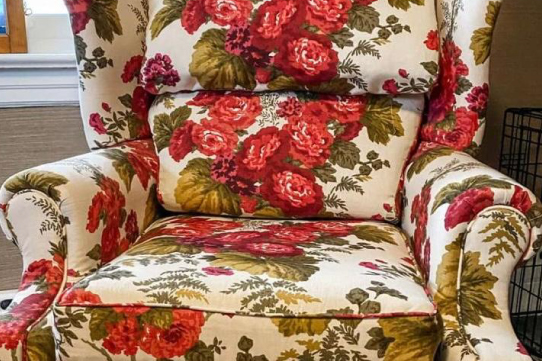 grijze-fauteuil-stofferen-na